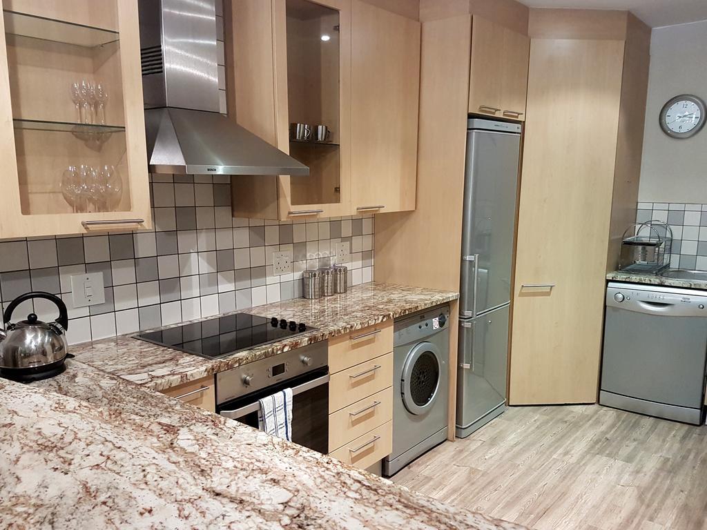 Weom Apartments Sandton Bagian luar foto