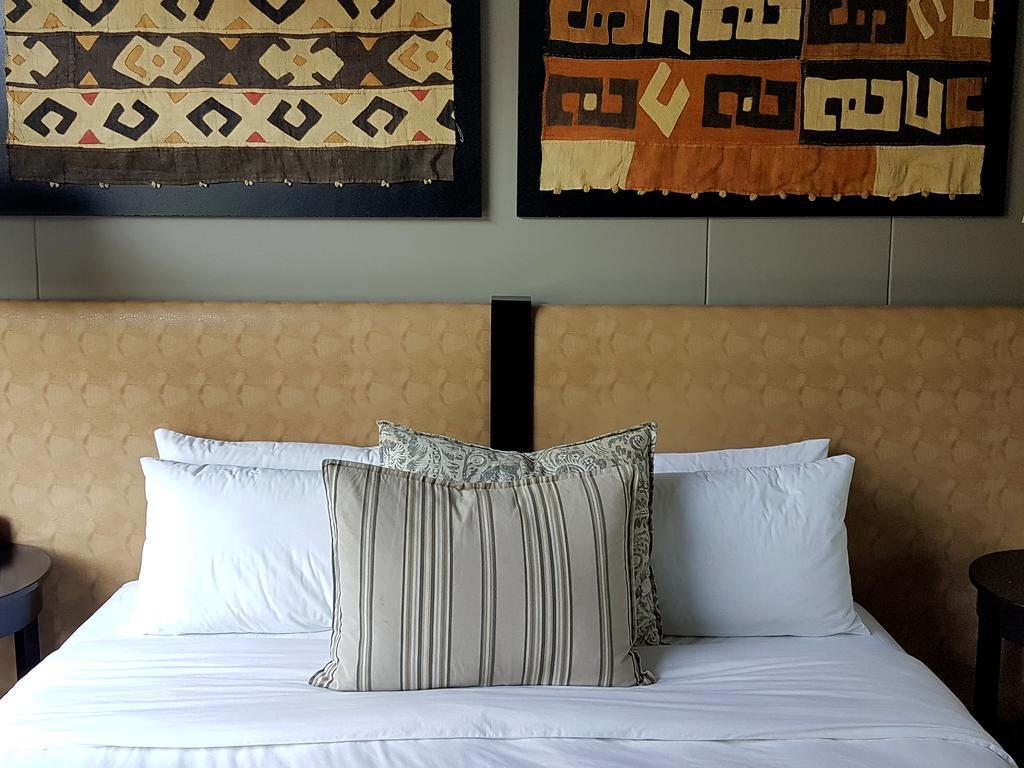 Weom Apartments Sandton Bagian luar foto