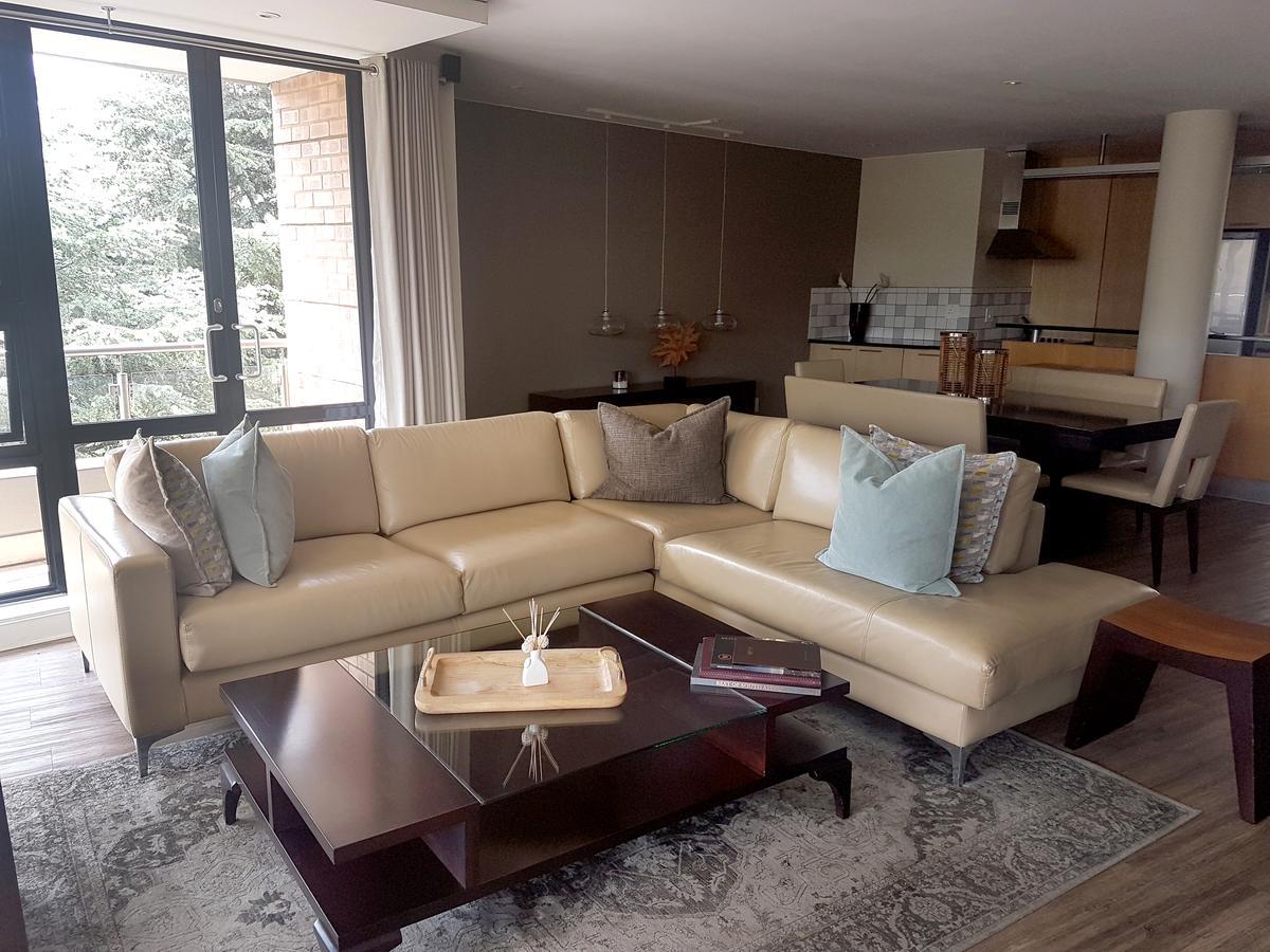 Weom Apartments Sandton Bagian luar foto