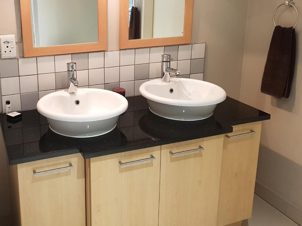 Weom Apartments Sandton Bagian luar foto