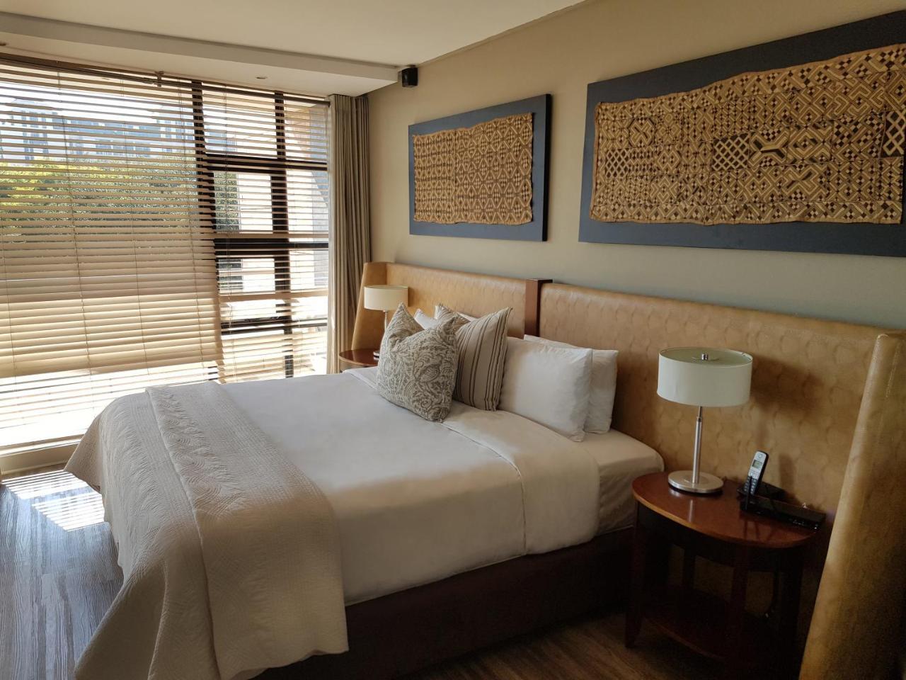 Weom Apartments Sandton Bagian luar foto