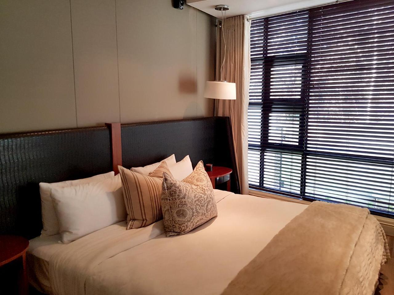 Weom Apartments Sandton Bagian luar foto